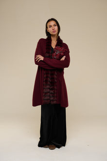 Cardigan Gioiello Bordeaux in Eco-Pelliccia – Eleganza Luxury | 22 Spazio Boutique