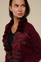 Cardigan Gioiello Bordeaux in Eco-Pelliccia – Eleganza Luxury | 22 Spazio Boutique
